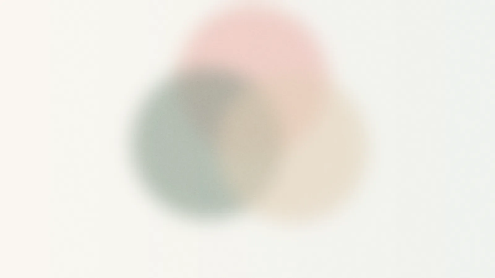 三個交疊的柔和光圈，象徵定期配送、會員權益、持續服務三種訂閱模式